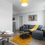 Smart 2 Bedroom Apartment In Belfast East Village