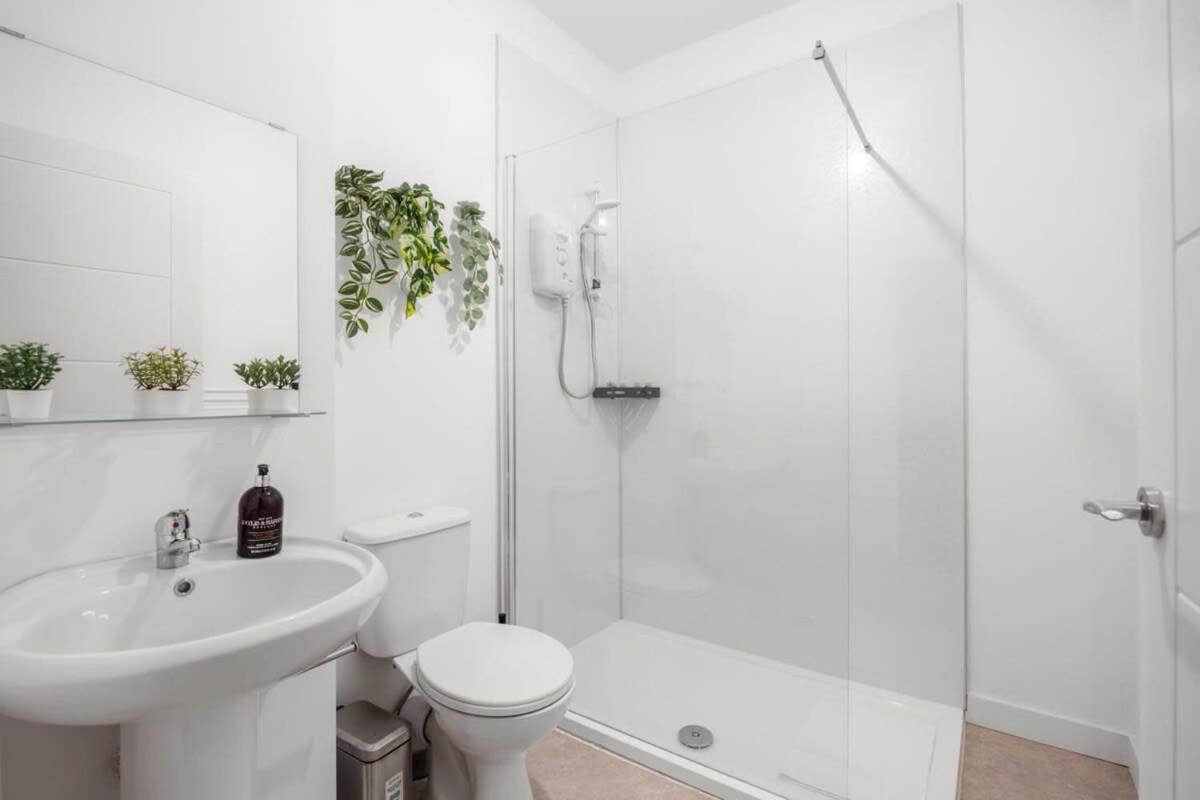 Smart 2 Bedroom In East Village Apartment *